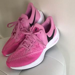 Pink NIKE Women’s Zoom Winflow 6 Running Shoe